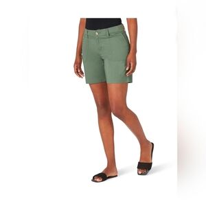 Lee Women's Plus Size Moss Green Mid Rise Regular Fit Bermuda Shorts 2050